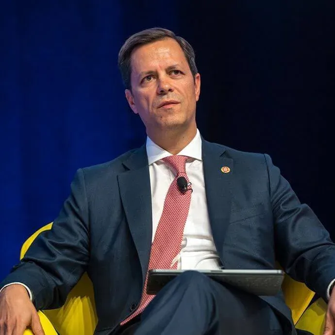 Mudanças no Standard Bank Angola: novo CEO à vista e sul-africanos reforçam capital