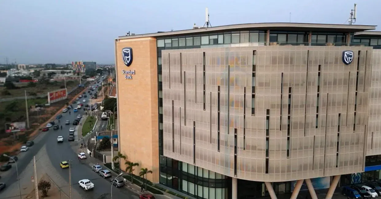 Standard Bank Angola dispara 59% e esmaga a concorrência na BODIVA