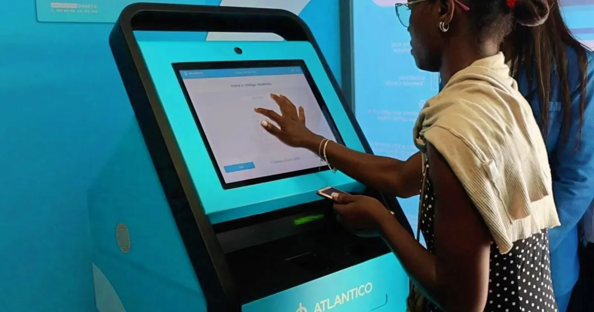 Banco Millennium Atlântico é o primeiro em Angola a lançar uma máquina de cartões automáticos que cria e imprime cartões Multicaixa na hora