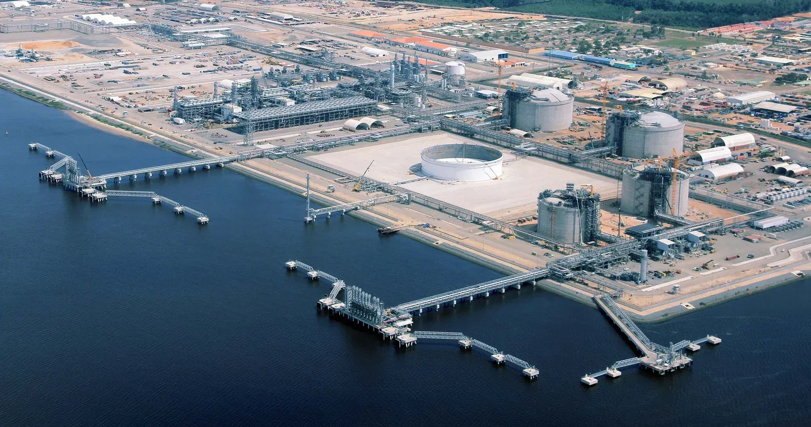 Assinado contrato de concessão do Terminal da Base Kwanda no Porto do Soyo
