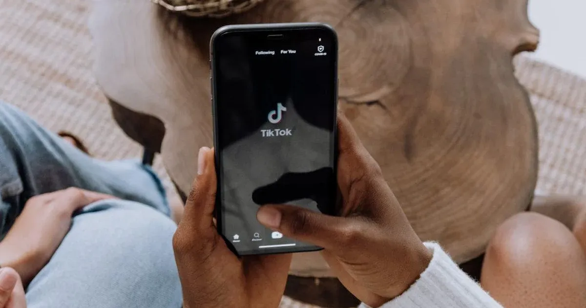 TikTok destrona o YouTube e o Instagram e torna-se no principal aplicativo de notícias entre os jovens