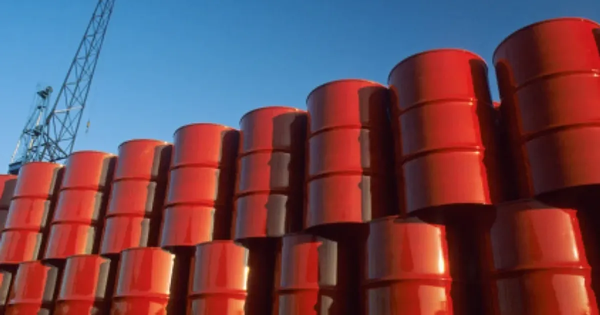 Brent volta a subir e atinge os 65 dólares por barril