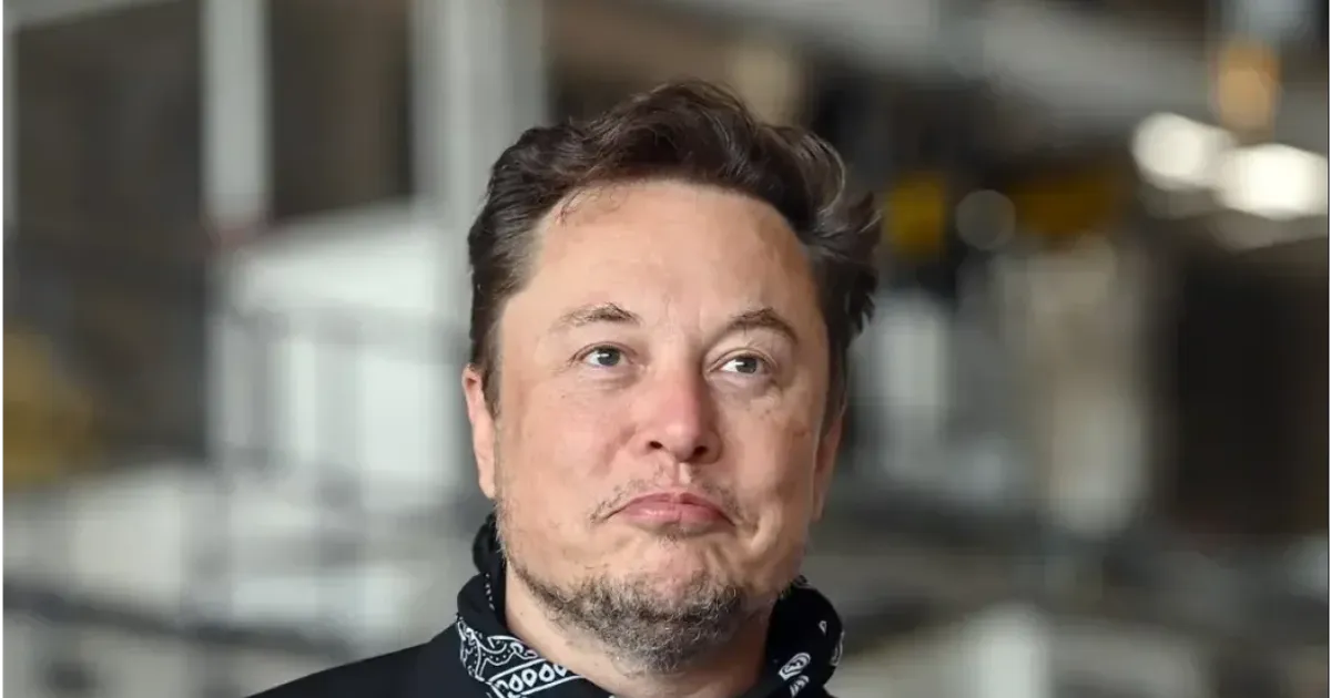 Património líquido de Elon Musk desce 12 mil milhões de dólares
