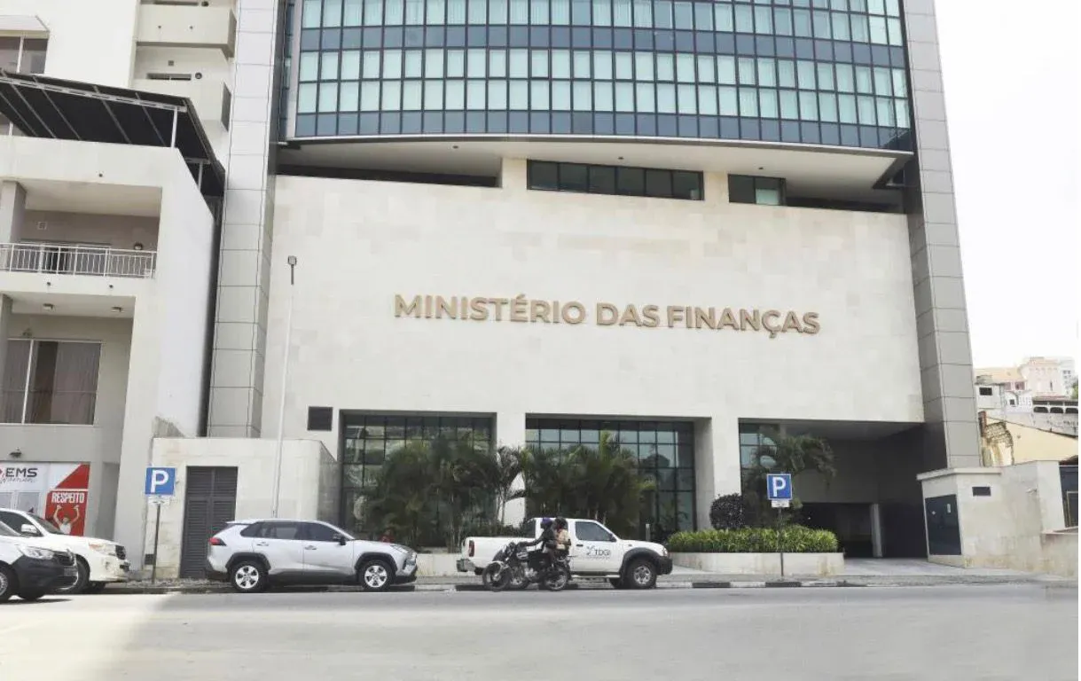 Angola Fecha 2025 com superávite trimestral, mas juros da dívida disparam 135%