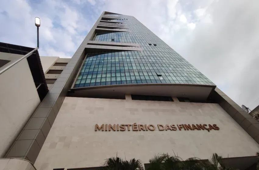Imóveis de Empresas Públicas Extintas Vão a Leilão Eletrónico