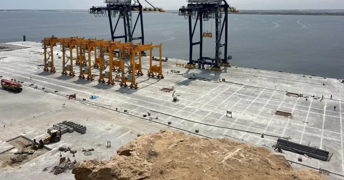 Ministro dos Transportes avalia etapa final das obras do projecto integrado da Baia do Namibe