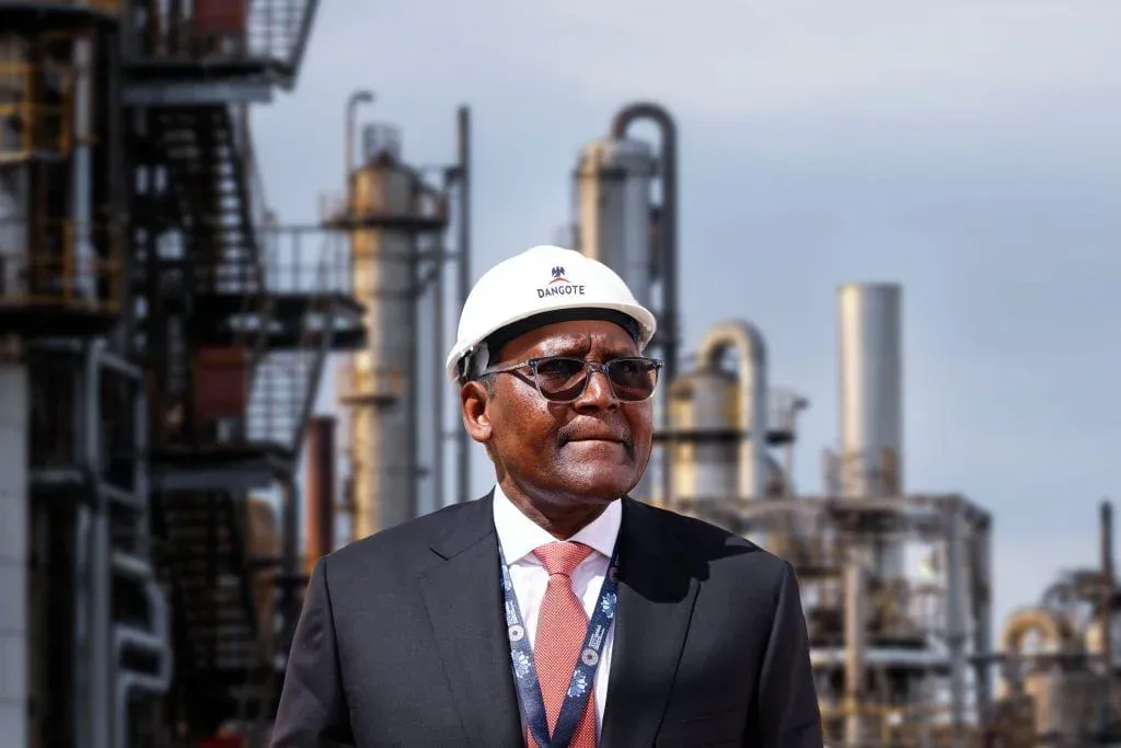 Dangote abastece África: refinaria nigeriana exporta combustível para cinco países após atingir produção máxima