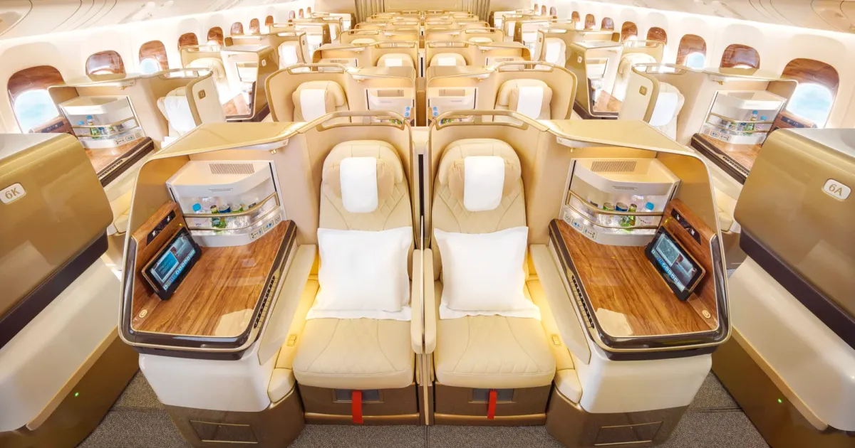 Emirates expande Classe Económica Premium em Boeing 777 modernizados para Beirute e Pequim