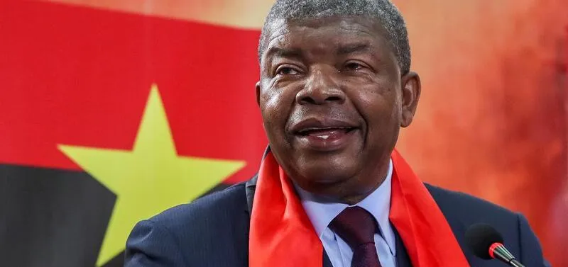 É Preciso Liderança em Angola