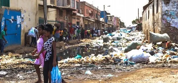 Angola Vai Cobrar Lixo a Quem Vive no Lixo