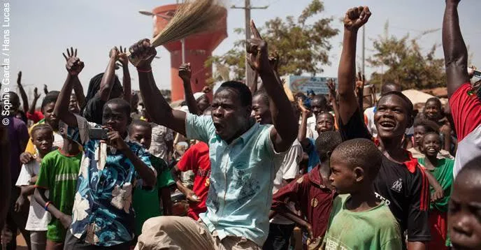 Jovens africanos mais otimistas em relação ao futuro do continente - Estudo