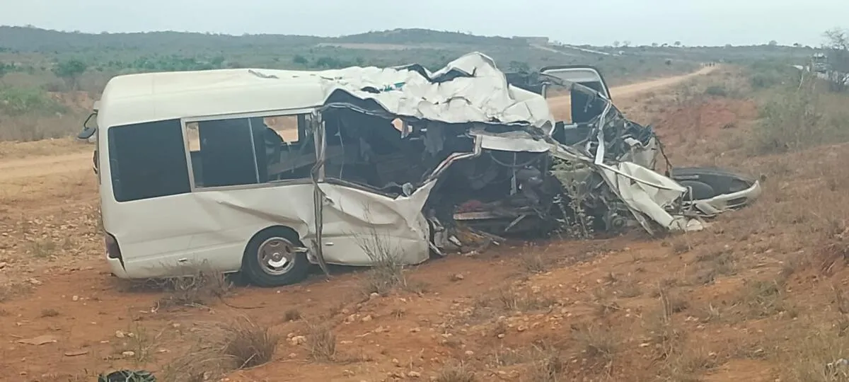 Cuanza Sul: Autocarro embate contra camião avariado e faz seis mortos na EN-100