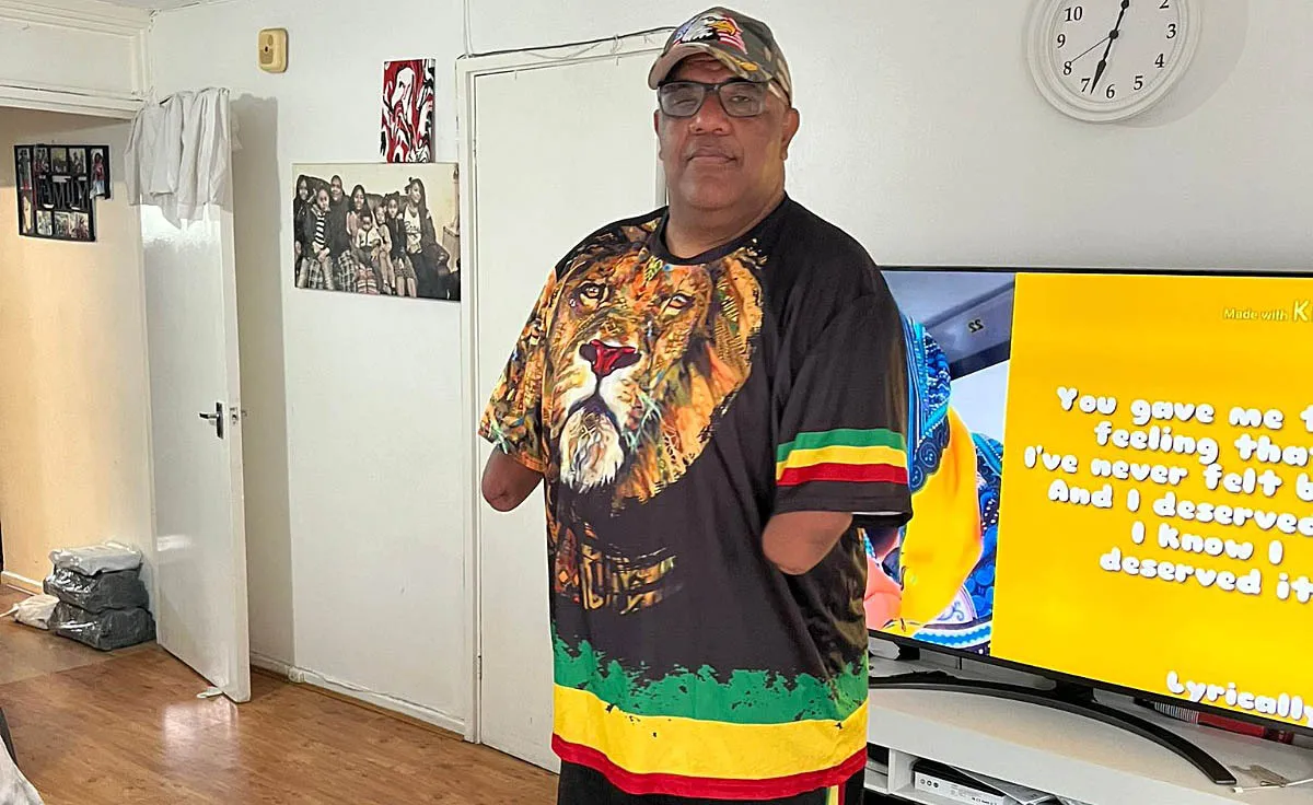 «O lado revolucionário nas minhas ketas vem das marcas físicas e psicológicas que carrego no meu corpo», Zé Túbia, músico e compositor