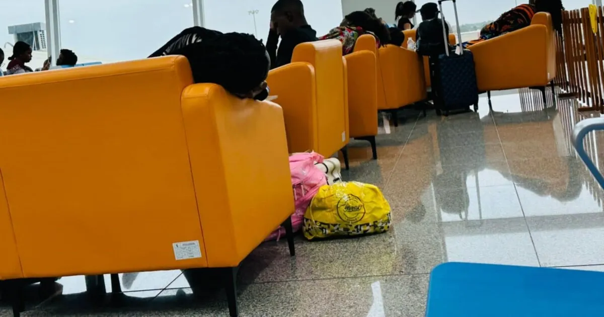 Mais de 80 passageiros da TAAG com destino a Cabinda passaram a noite no AIAAN devido a avaria – TAAG diz que o problema já foi ultrapassado