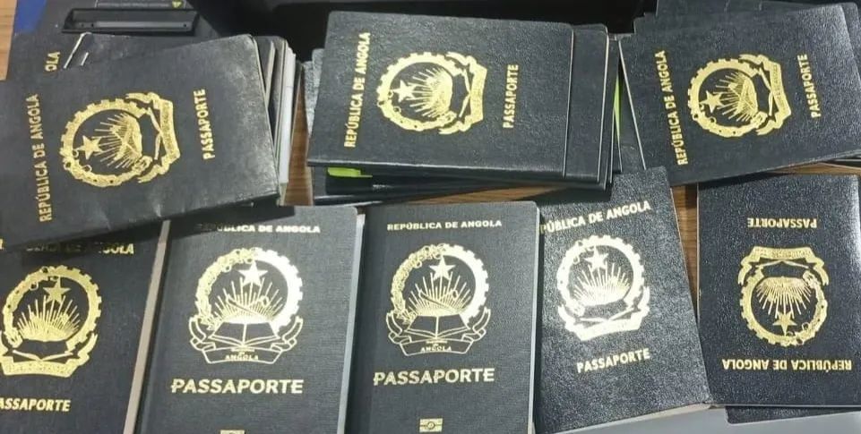 SIC desmantela rede de falsificação de documentos e apreende mais de 120 passaportes