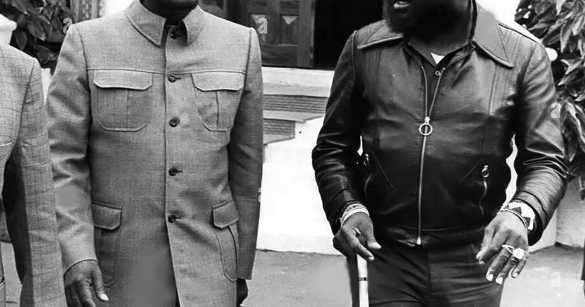 Condecoração aos subscritores dos Acordos de Alvor: Holden e Savimbi "excluídos" da festa na Praça da República