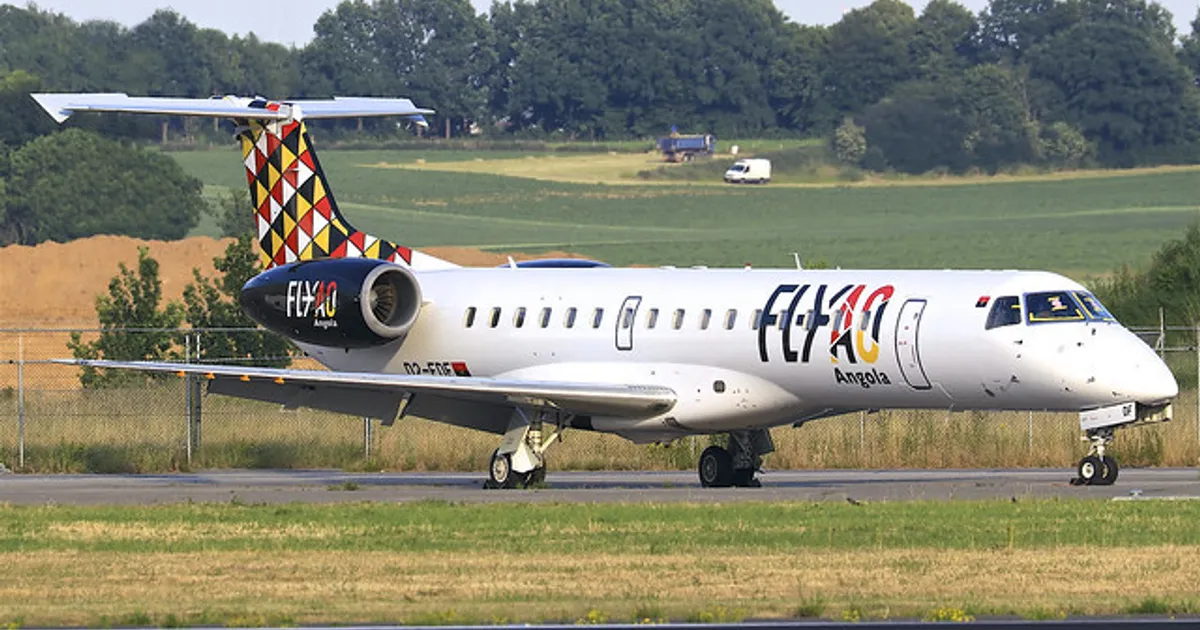 Passageiros da Fly Angola indignados com constantes cancelamentos de voos – Na Huíla, companhia "abandonou dezenas de passageiros à sua sorte"