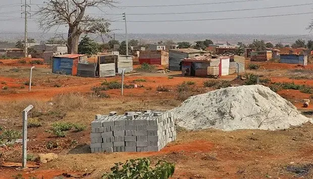 Administração do Calumbo nega envolvimento na invasão de oito hectares de terra nos arredores da Urbanização Vida Pacífica e promete medidas drásticas