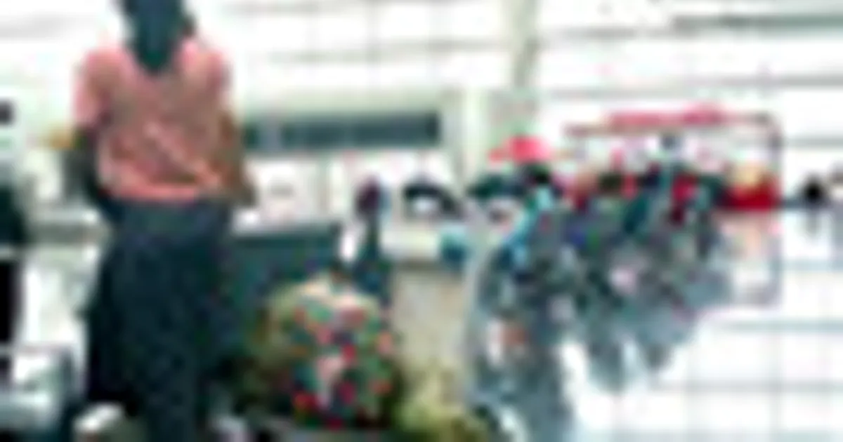 AIAAN sem oferta de transportes fora de horas - Quem chegar de madrugada e não tiver meios próprios, terá de passar a noite nos assentos do aeroporto