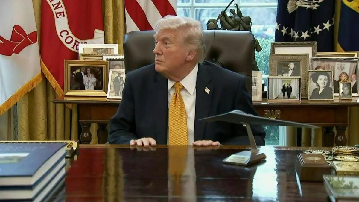Donald Trump ameaça tomar Cuba pela força e diz que seria "uma honra" quando a ilha caribenha está esmagada por um reforçado bloqueio económico de décadas