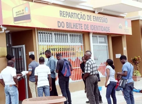 Serviço Nacional de Identificação assume que há muitos funcionários a cometer "actos vergonhosos" na instituição, chegando a atribuir BI a cidadãos estrangeiros