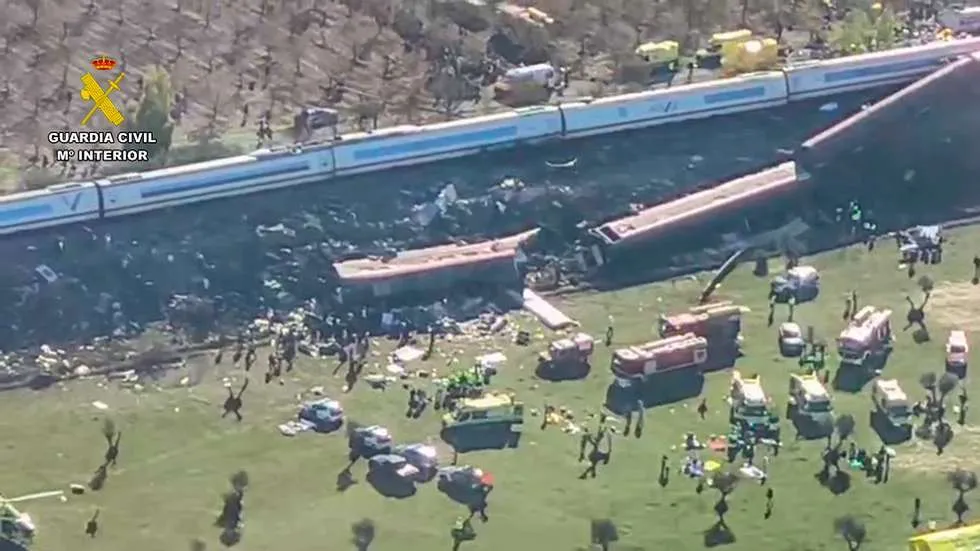 Espanha: Um dos mais graves acidentes ferroviários de sempre no país acaba com 68 mortos, 80 feridos e replicas agudas na política espanhola