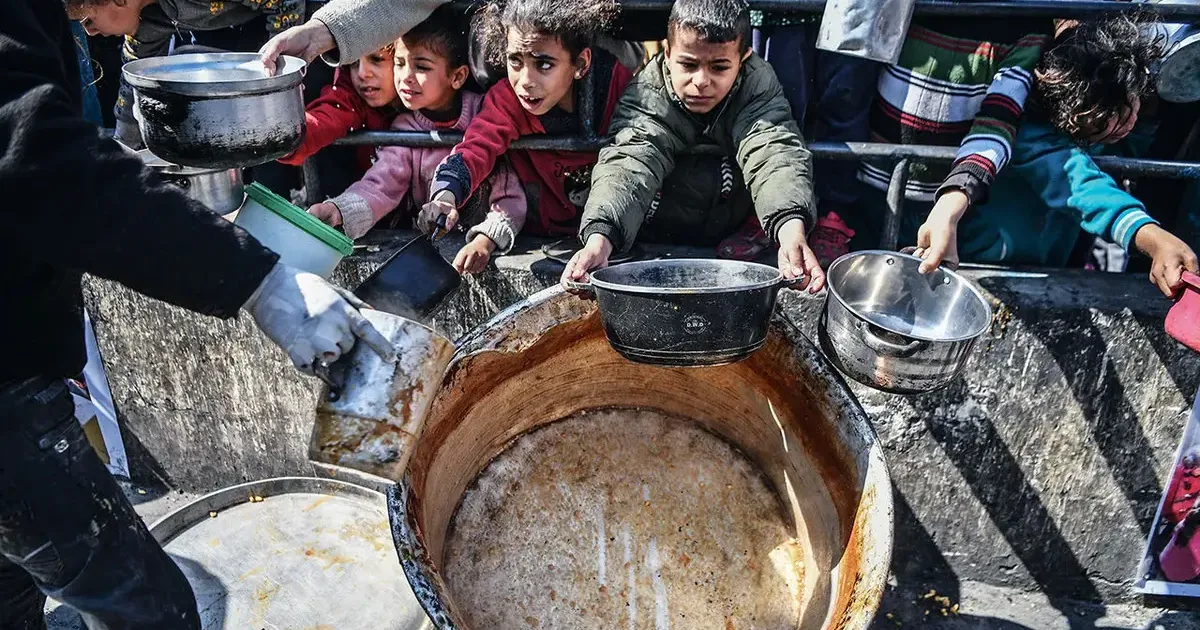 Médio Oriente: Gaza transforma-se em território "Mad Max" com gangues rivais a lutarem pelo controlo dos canais da ajuda humanitária – Israel mantém civis na mira das suas armas