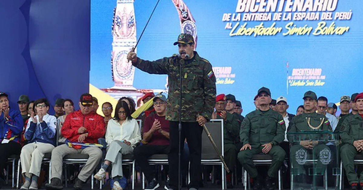 Venezuela: Maduro exibe espada de Simón Bolívar em marcha contra o "imperialismo" e avisa Trump para consequências de um ataque a Caracas