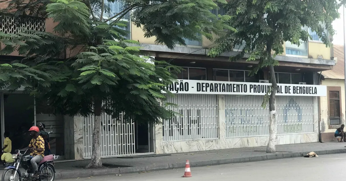 Benguela: PGR conduz à cadeia chefe do Instituto Nacional da Habitação - Gizela Rodrigues é suspeita de corrupção na distribuição de casas nas centralidades