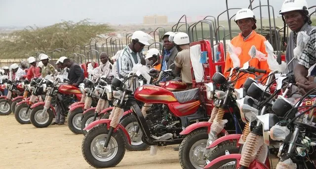 Luanda: Polícia de Trânsito leva a julgamento mais de 260 motociclistas por condução sem habilitação legal...e estão a ser condenados