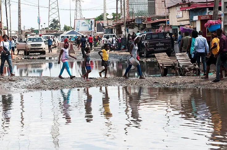 Primeiras chuvas em Luanda causam transtornos na mobilidade e na produtividade