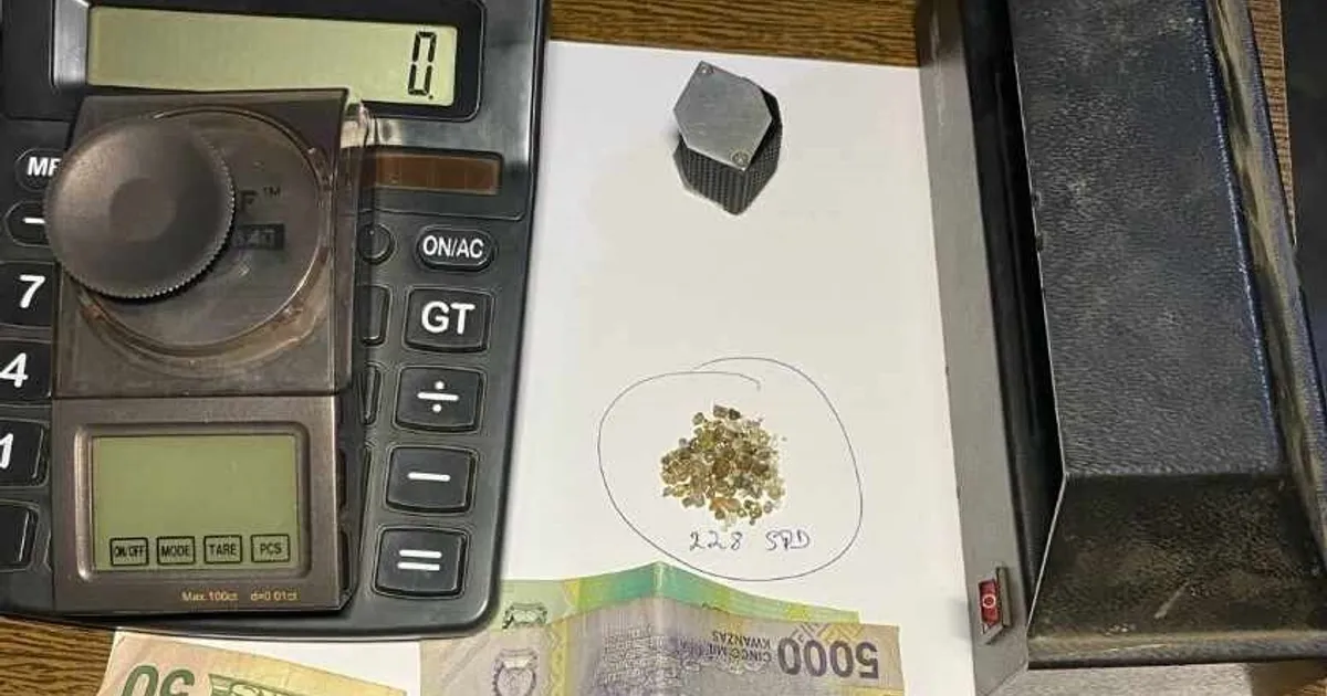 Lunda-Norte: Detidos dois cidadãos da Guiné-Conacri com mais de 220 diamantes