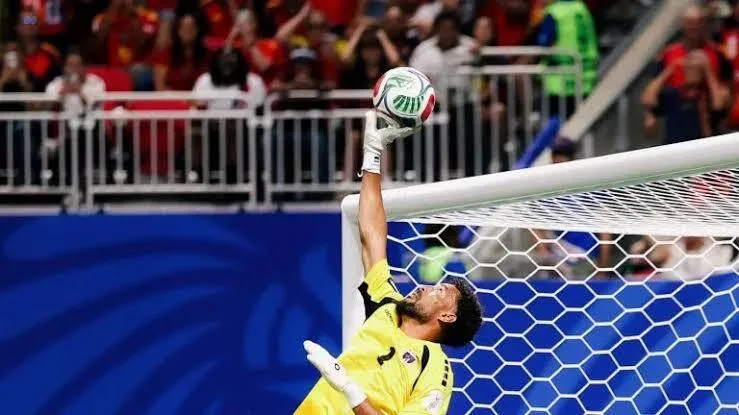 Bola de Ouro nomeia três africanos para Troféu Yashin e Vozinha é um deles