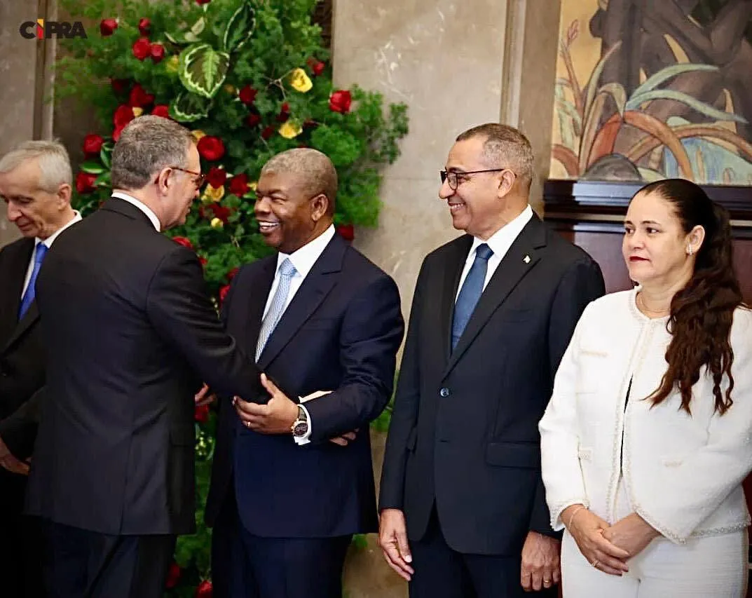 João Lourenço em Lisboa para cerimónia de tomada de posse de novo Presidente português, que teve com o homólogo angolano uma deferência simbólica