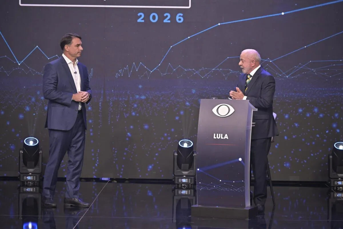 Lula e Flávio Bolsonaro protagonizam primeiro debate da segunda volta presidencial no Brasil, a uma semana da votação de 25 de Outubro