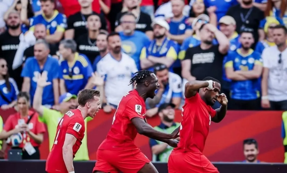 Mundial 2026: "Bombeiro" Larin apaga chama de "Dragão" bósnio em Toronto (1-1)