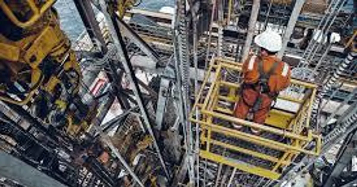 Petróleo: Barril pula e avança "motorizado" por súbitos riscos de fornecimento