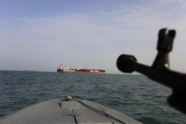 Médio Oriente: Irão abre o Estreito de Ormuz sem restrições para navios comerciais e barril de petróleo dá tombo de mais de 10% - Trump já agradeceu ao Irão