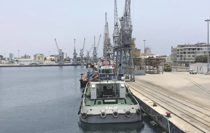 O "timoneiro" do negócio de reboque de navios: Porto do Lobito renova contrato com operador da controvérsia no início das concessões