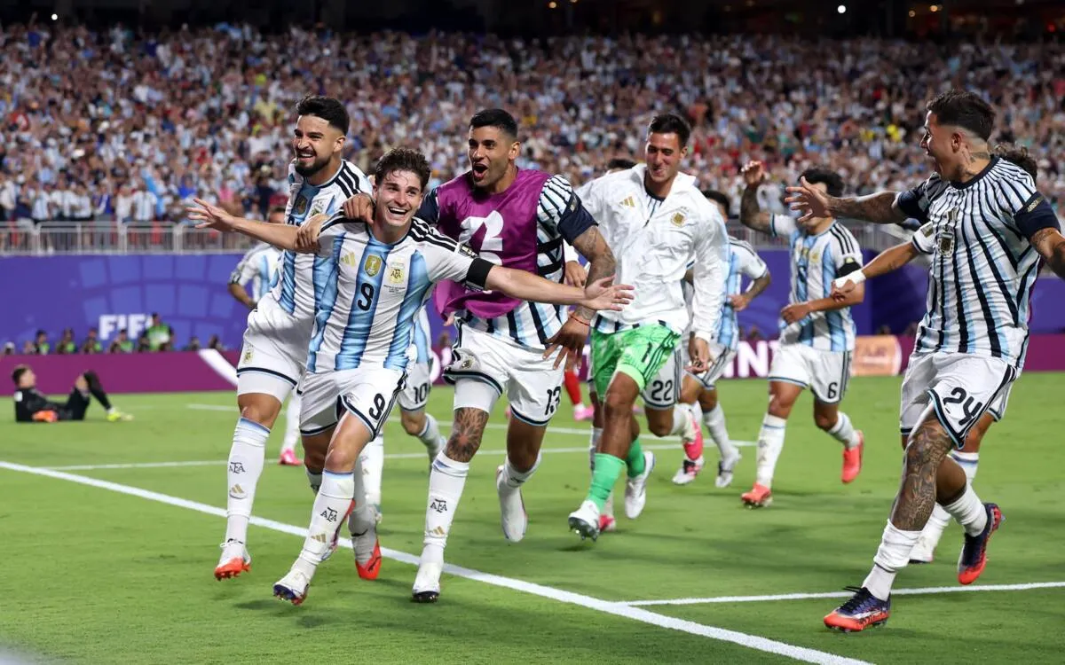 Mundial 2026: Relógio suíço perde o ponteiro Embolo e pára diante da precisão de Julián e Lautaro no prolongamento (3-1)