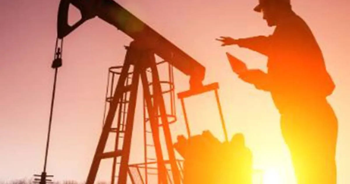 Petróleo: Derrocada continua e aumenta leque das razões para a perda de valor do barril