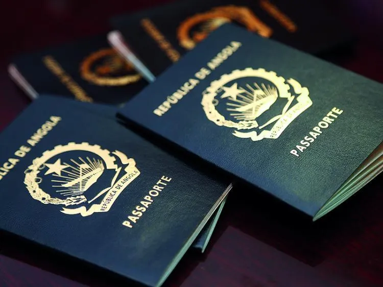 Queixas sobre sistema de agendamento para tratar de passaportes amontoam-se há um mês – SME diz que não há qualquer anomalia