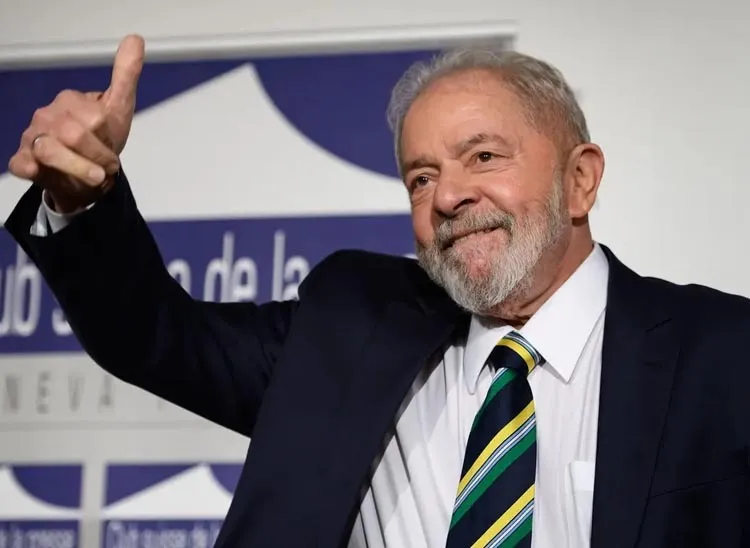 Lula da Silva vence em Luanda com 55,68% e Flávio Bolsonaro fica em 2.º com 38,26% no apuramento da secção 0199