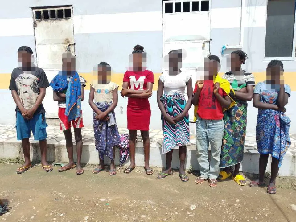 Bengo: SIC resgata vários adolescentes provenientes de Benguela que faziam "trabalhos forçados" em fazenda e detiveram um empresário