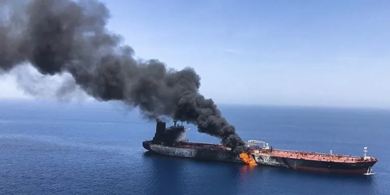 Médio Oriente: Escalada na guerra entre EUA e Irão deixa vários navios em chamas na região do Golfo