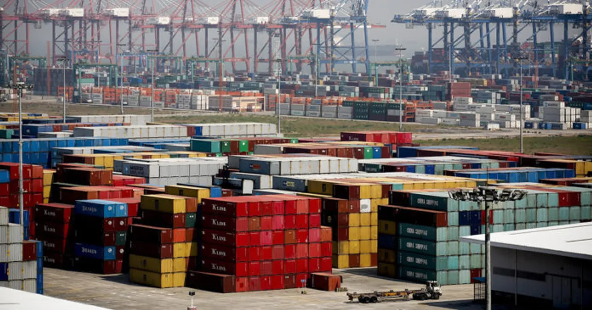 Angola é a principal razão para novo recorde das exportações chinesas para os países lusófonos