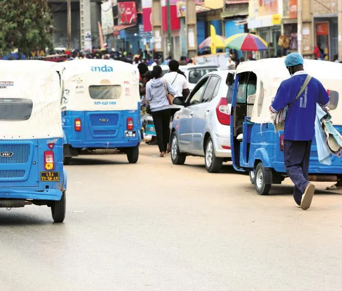 Tuk-tuks redefinem mobilidade rodoviária no Camama