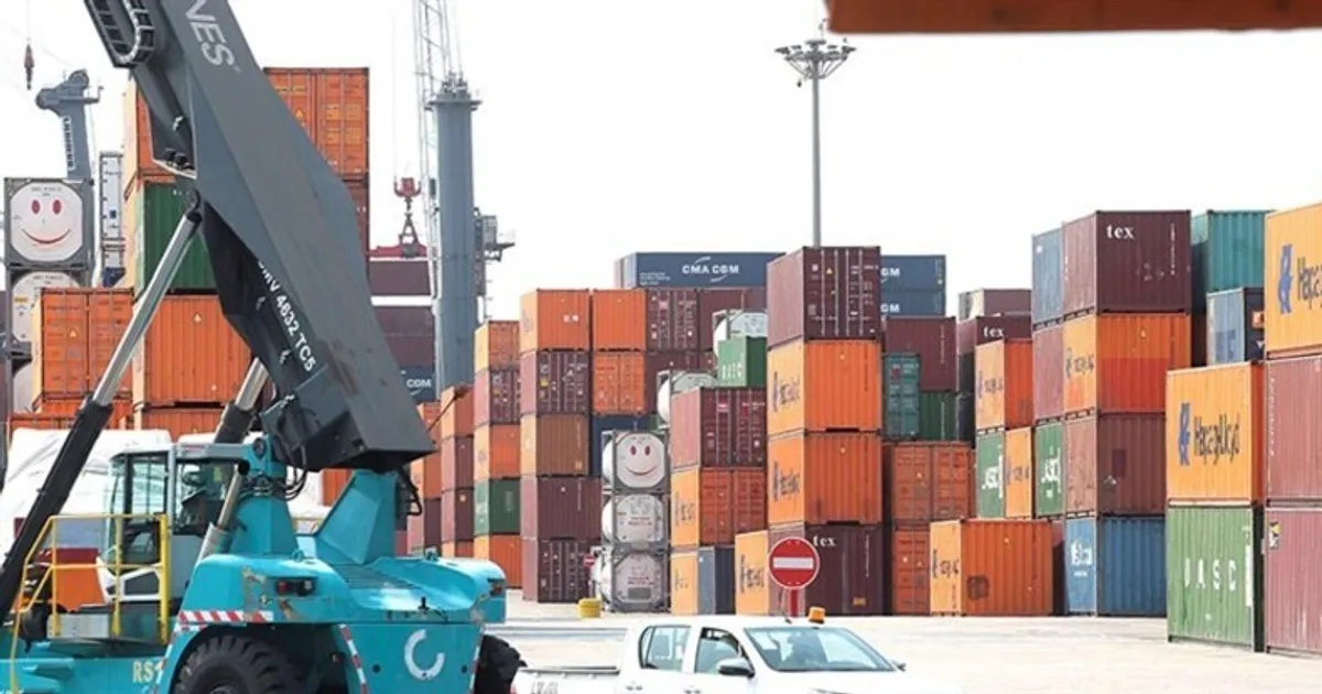 Porto de Luanda: SIC apreende 100 contentores de 20 pés carregados de quartzo com destino à China