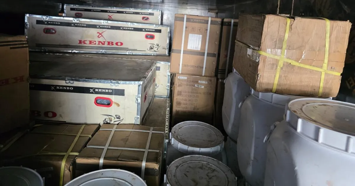 Zaire. PN apreende 30 motorizadas e grandes quantidades de produtos alimentares que estavam preparadas para seguir ilegalmente para a RDC