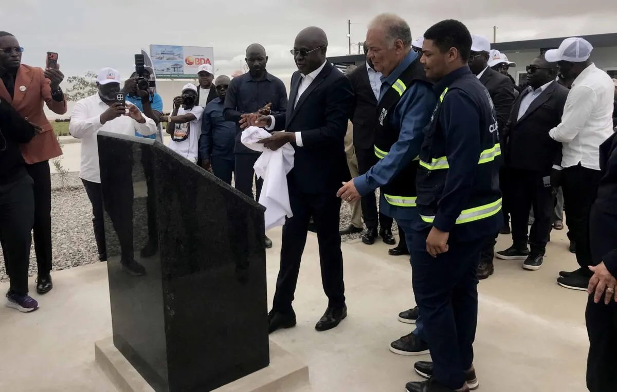 Calombolo Química é inaugurada na Baía Farta por 24,8 milhões de euros e pede agravamento das taxas de importação
